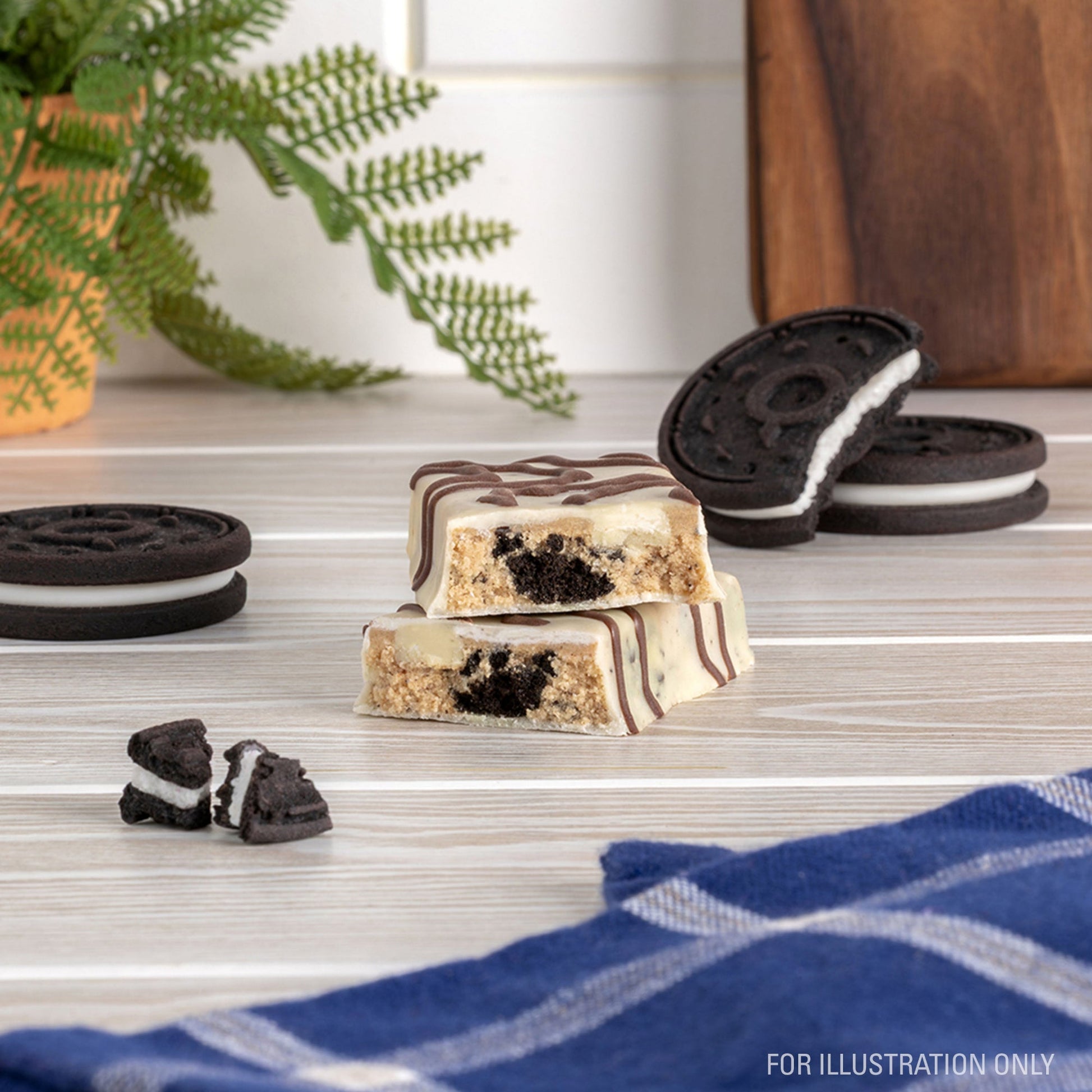 dipped-cookies-and-cream-protein-bars-k4 15807_QN_USA_ProteinBar_CAC_InterimAssetUpdate_Digital-Dipped-ProductCarouselSet_Tabletop1.jpg